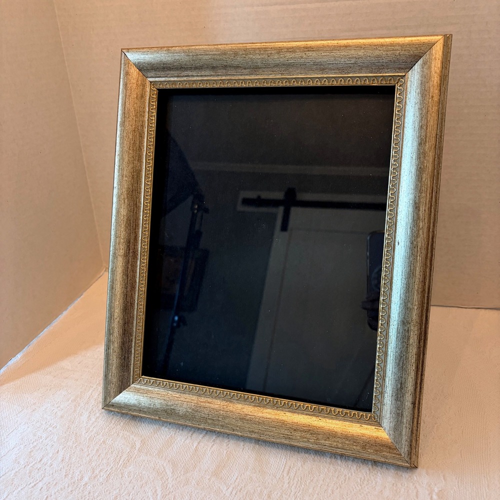 Champagne Gold 8x10 Picture Frame Scalloped Trim Tabletop Wall Mount
